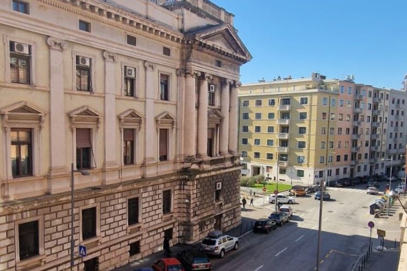https://ilquadrifoglio.ts.it/images/immobili/800x533/m9SsHRz.jpg