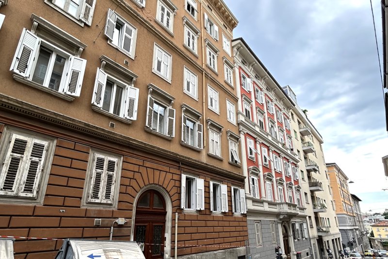 https://ilquadrifoglio.ts.it/images/immobili/800x533/ydrT00n.jpeg